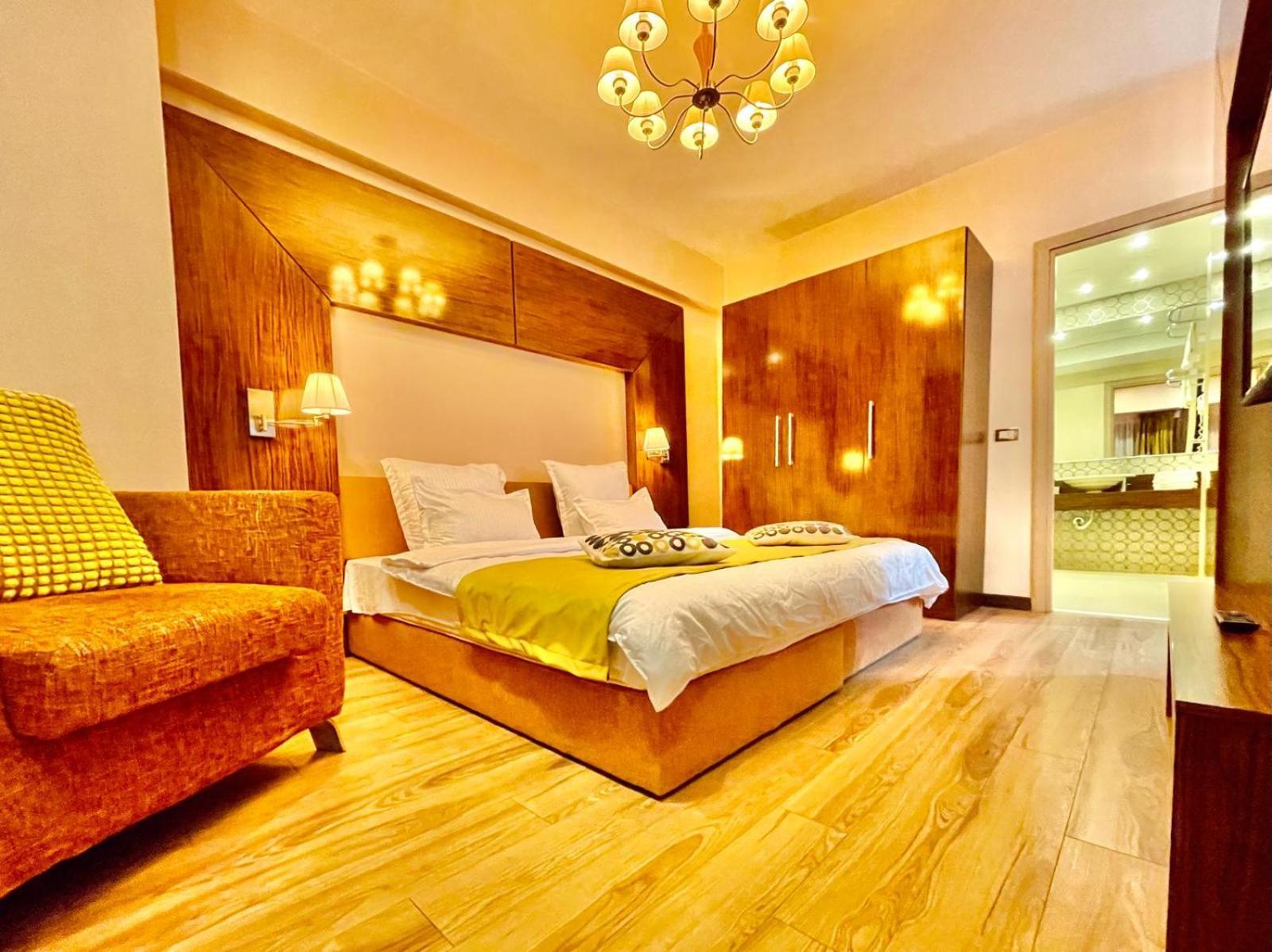 Royal Studio Apartment With A Perfect View - Yamaluxe 부쿠레슈티 외부 사진