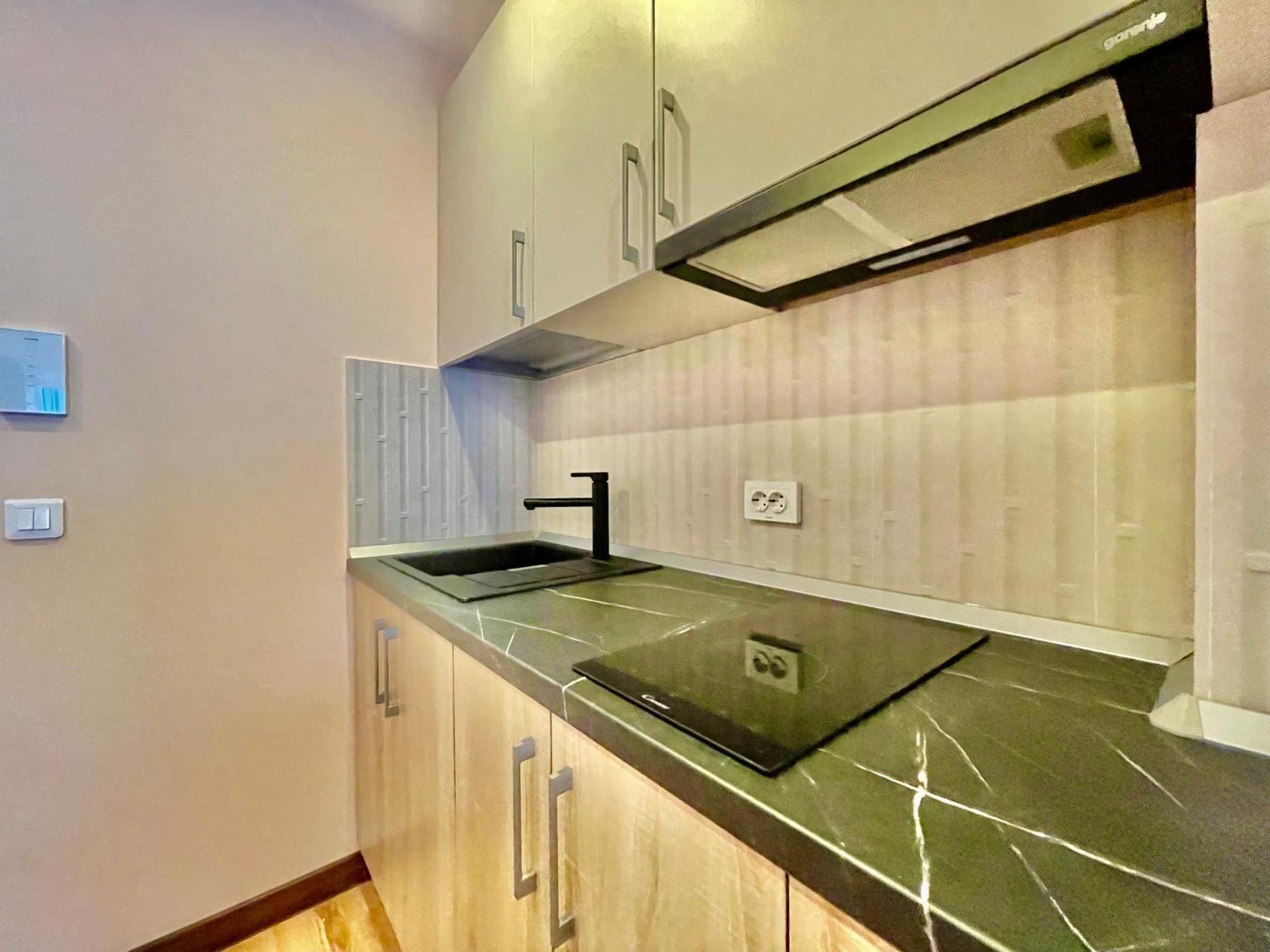 Royal Studio Apartment With A Perfect View - Yamaluxe 부쿠레슈티 외부 사진