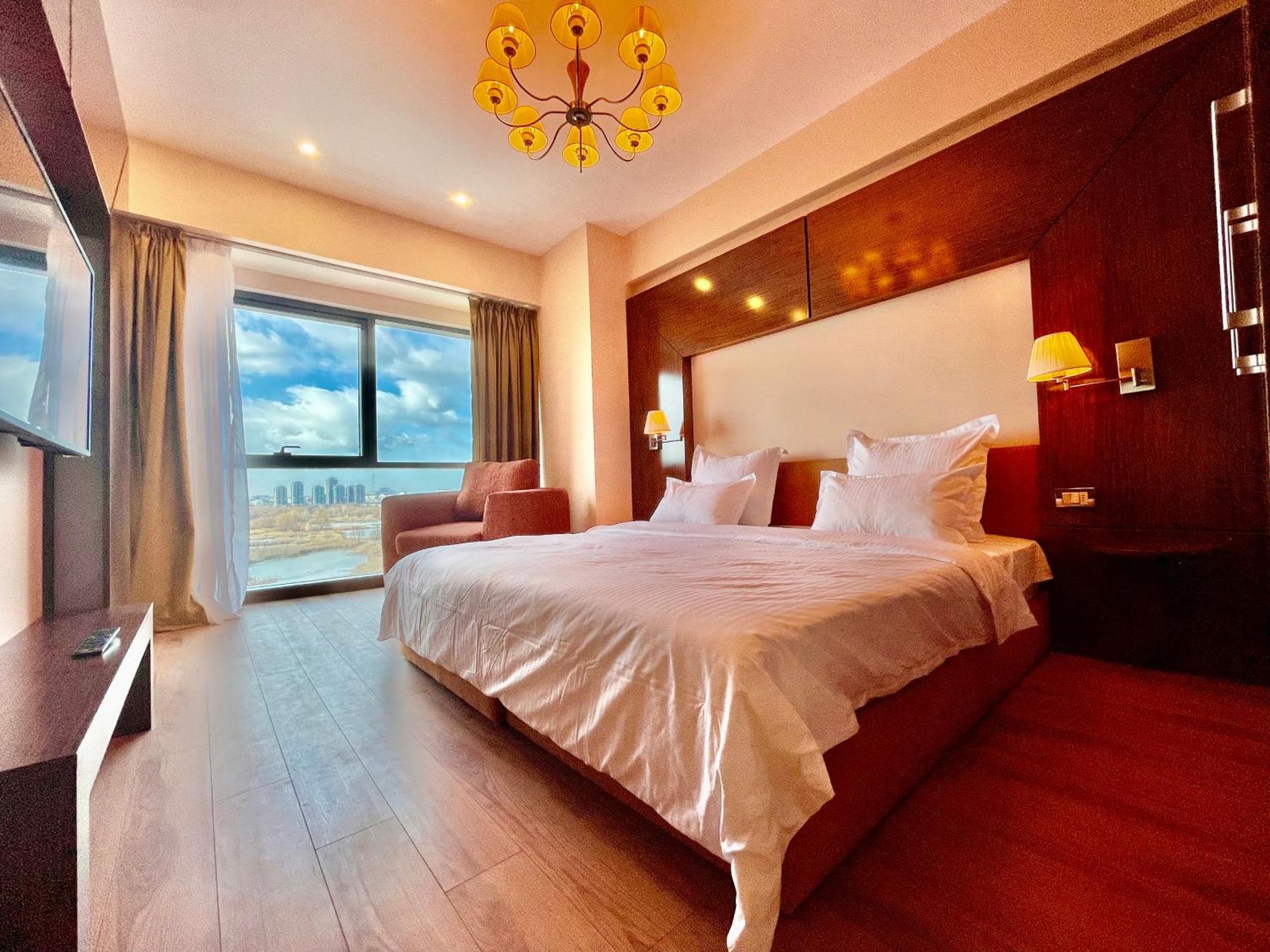 Royal Studio Apartment With A Perfect View - Yamaluxe 부쿠레슈티 외부 사진